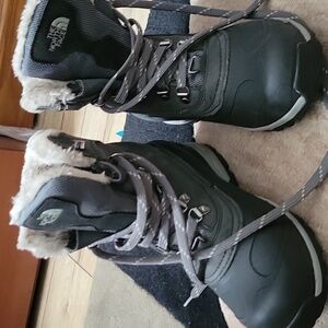 NWOT: The North Face winter boots